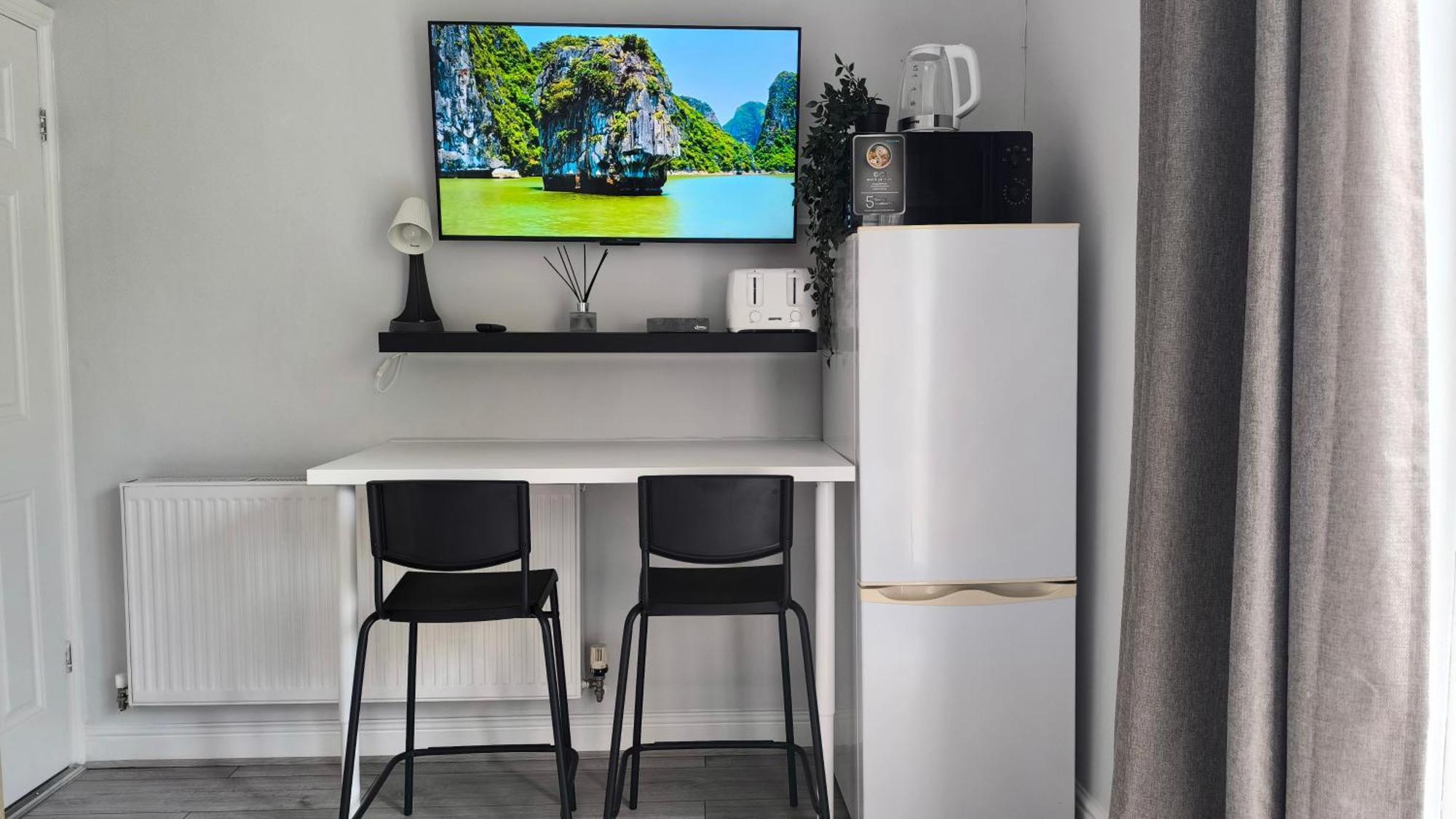 Apartment Riverview, Style Near Station R3 London